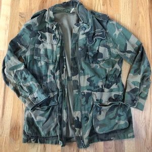 Free People camo military like jacket, tagged large, fits XL, eeuc